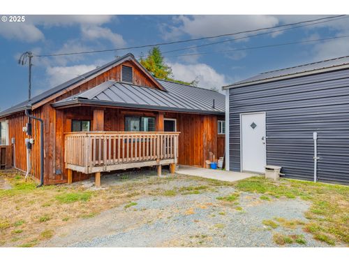 2049 Roseburg Rd, Myrtle Point, OR, 97458-1671 | Card Image