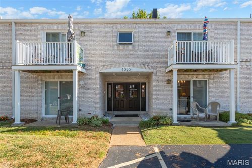 d-4353 Chateau De Ville Dr, Saint Louis, MO, 63129-1827 | Card Image