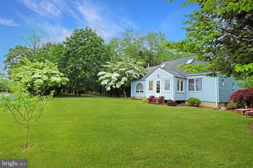 687 Spotswood Englishtown Rd, Monroe Twp, NJ, 08831-2922 | Card Image