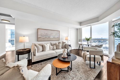 1902-5791 Yonge St, North York, ON, M2M0A8 | Card Image