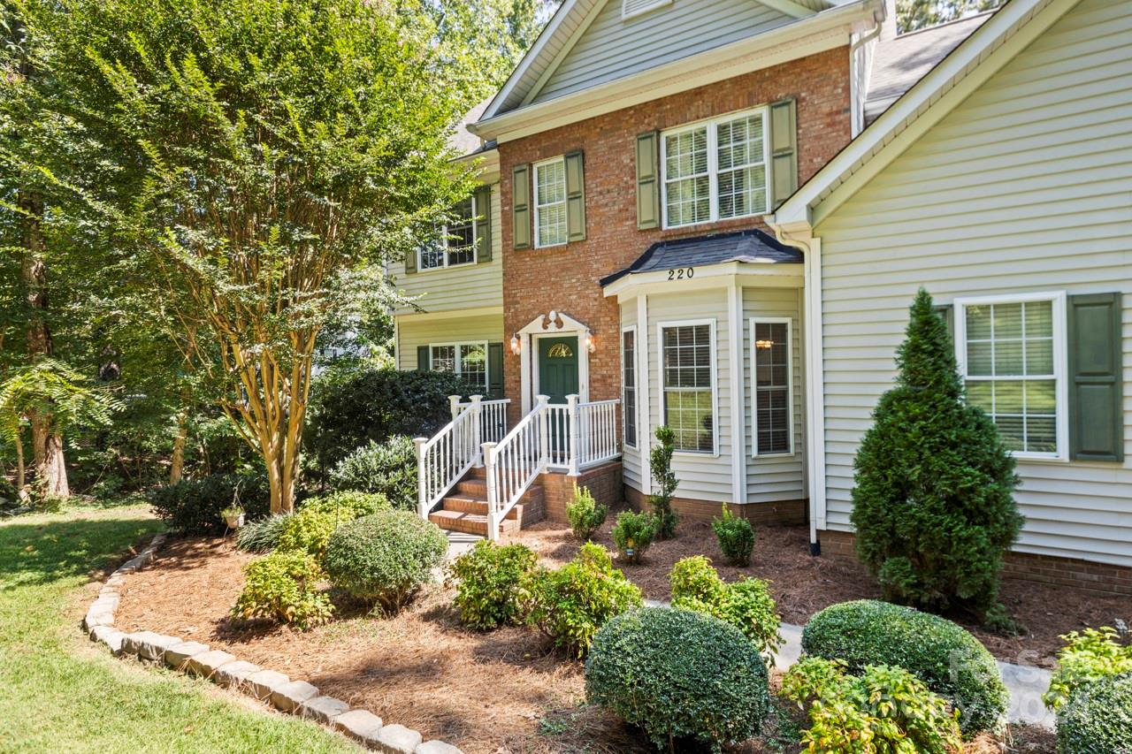 Caroline Ct, Denver, NC 28037