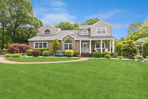 42 Adelia Path, Riverhead, NY, 11901-5400 | Card Image