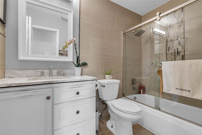 Secondary bathroom with shower and tub. | Image 34