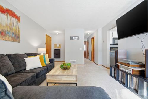 1606-4340 Buckingham Ct, Vadnais Heights, MN, 55127-3682 | Card Image