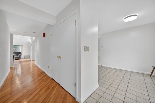 9-200 California Rd, Mount Vernon, NY, 10552 | Card Image