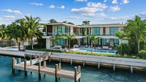 0-1061 N Venetian Dr, Miami Beach, FL, 33139-1016 | Card Image