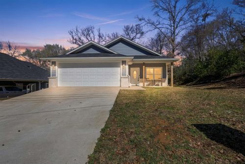 1126 E Oakwood St, Tyler, TX, 75702-6058 | Card Image