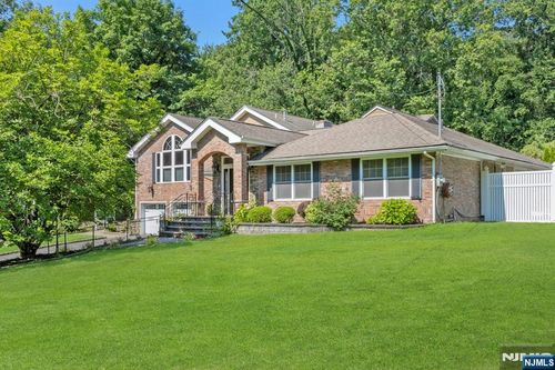 15 Oak Trail Rd, Hillsdale, NJ, 07642-1217 | Card Image