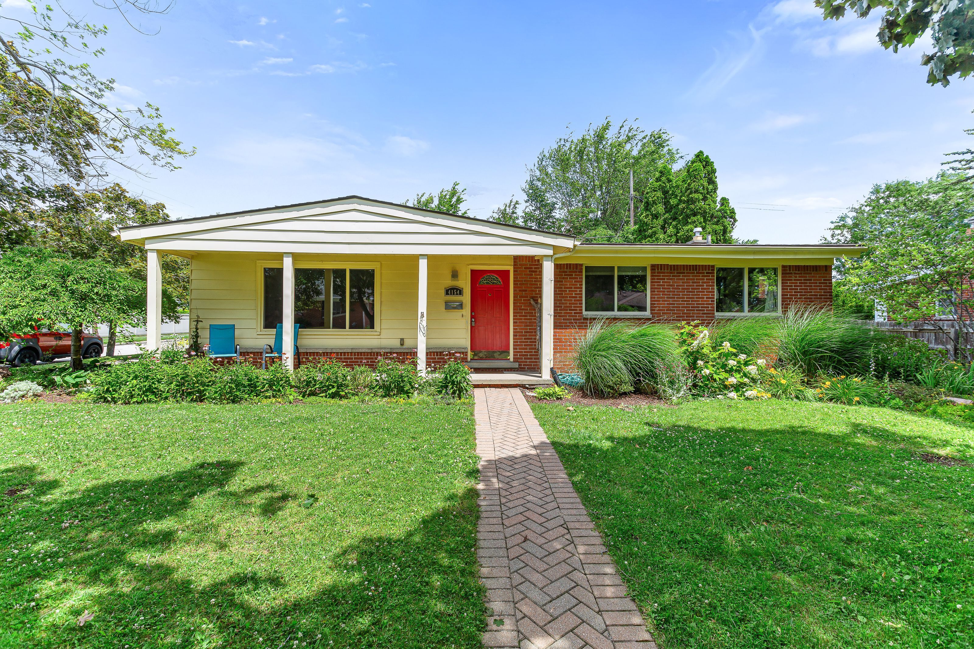 Colonial Dr, Royal Oak, MI 48073