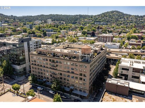 apt-427-1420 Lovejoy St, Portland, OR, 97209-2743 | Card Image