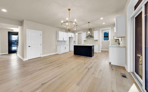 54695 Camden Ct, Utica, MI, 48316-3628 | Card Image