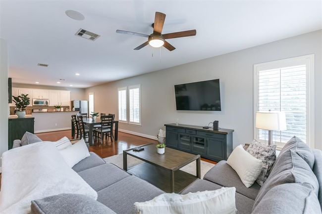 Living Room | Image 12