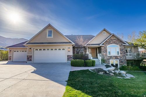 940 Canyon Rd, Hyde Park, UT, 84318-3906 | Card Image