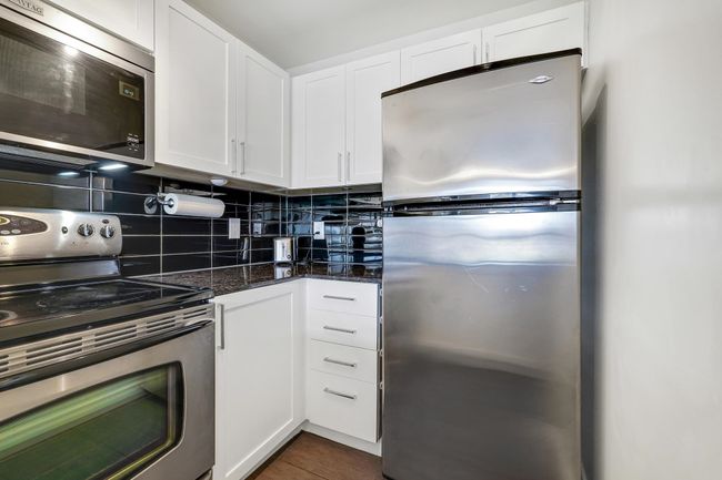 406 - 306 Sixth St, Condo with 1 bedrooms, 1 bathrooms and 1 parking in New Westminster BC | Image 11