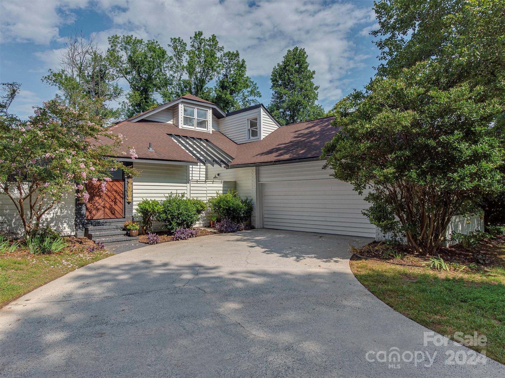 Summertree Ln, Charlotte, NC 28226