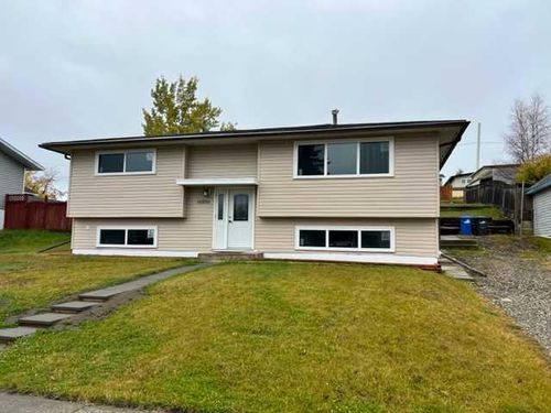 10250 97 Avenue, Home with 3 bedrooms, 2 bathrooms and 2 parking in Grande Cache AB | Card Image