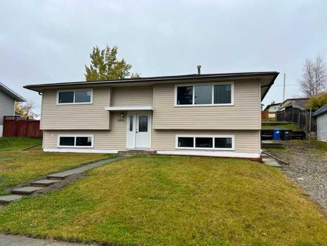 10250 97 Avenue, Home with 3 bedrooms, 2 bathrooms and 2 parking in Grande Cache AB | Image 1