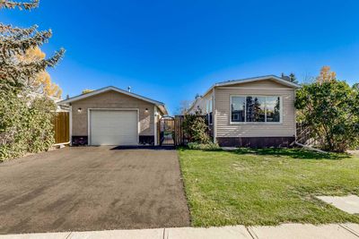 17 Spring Haven Close Se, House detached with 2 bedrooms, 1 bathrooms and 3 parking in Airdrie AB | Image 1