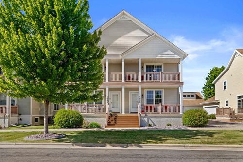 1032 Stonehaven Dr, Sun Prairie, WI, 53590-8923 | Card Image