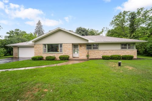 1999511 Wellington Dr, Menomonee Falls, WI, 53051-1224 | Card Image