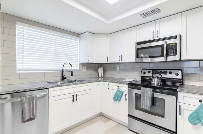 512 Flamingo Dr, House other with 3 bedrooms, 2 bathrooms and null parking in APOLLO BEACH FL | Image 11