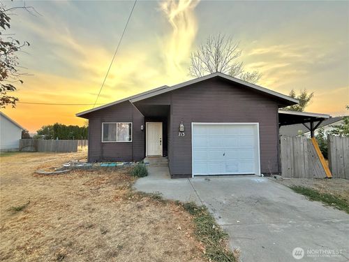 713 Locust St, Omak, WA, 98841-9524 | Card Image