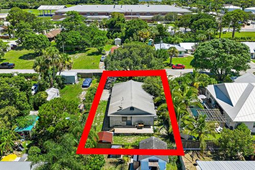 1021 Se Hall St, Stuart, FL, 34996-4136 | Card Image