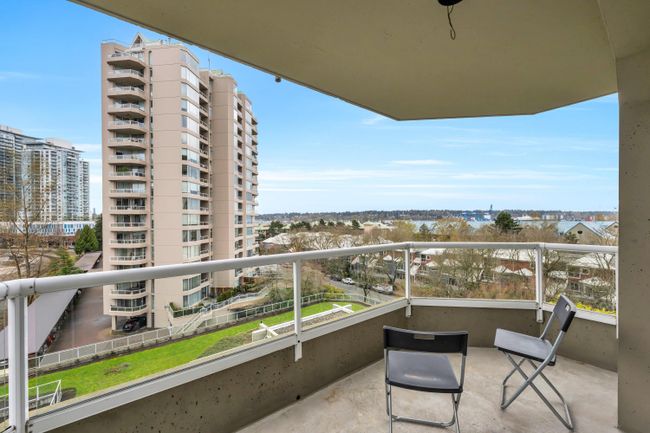 601 - 1135 Quayside Drive, Condo with 3 bedrooms, 2 bathrooms and 1 parking in New Westminster BC | Image 4