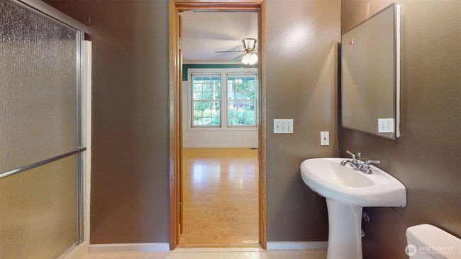 Primary Bathroom | Image 16