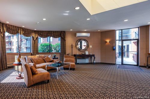 apt-314-99 S Park Ave, Rockville Centre, NY, 11570-6156 | Card Image