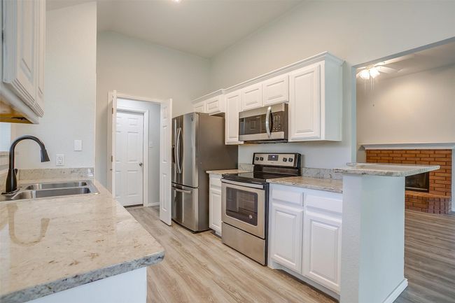 692 High Crest Dr, House other with 3 bedrooms, 2 bathrooms and null parking in Azle TX | Image 17