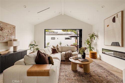 15337 Lemay St, Van Nuys, CA, 91406-6311 | Card Image