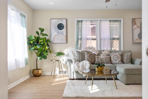 5870 N 75th St, Milwaukee, WI, 53218-1832 | Card Image