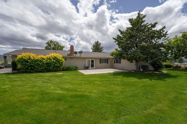 97010 W Good Rd, Home with 3 bedrooms, 3 bathrooms and null parking in Prosser WA | Image 6