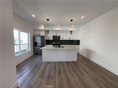 21721 Hart St, Canoga Park, CA, 91303-1903 | Card Image