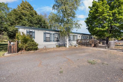 21010 Yeoman Rd, Bend, OR, 97701-8221 | Card Image