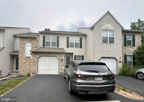 37 Essex Ct, Norristown, PA, 19403-1066 | Card Image