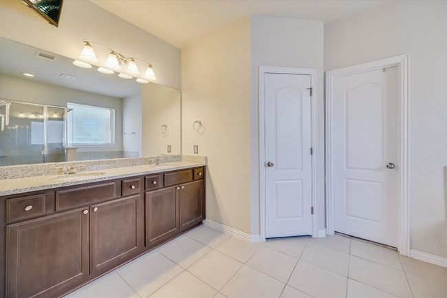 Primary bathroom, dual vanity - Walk in closet | Image 9