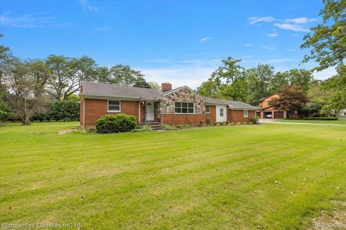 6030 Lahser Rd, Bloomfield Hills, MI, 48301-2020 | Card Image