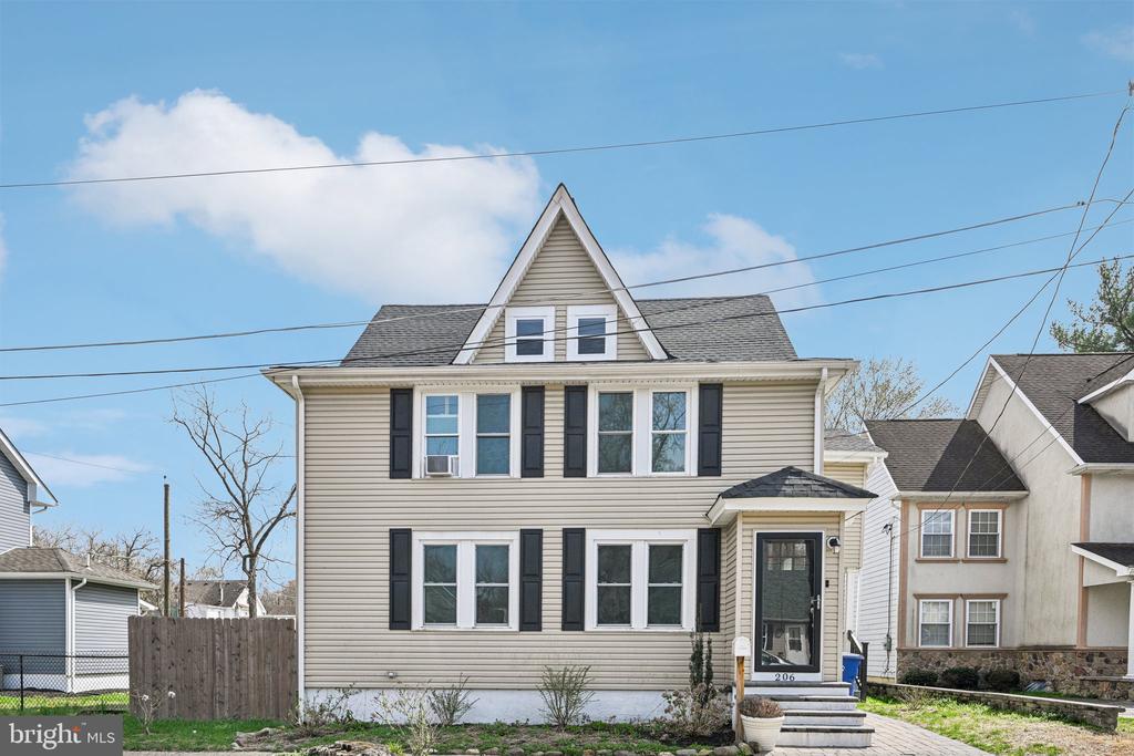 Residential in MOUNT HOLLY 4