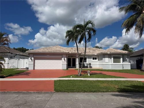 9011-9011 Nw 162nd Ter, Miami Lakes, FL, 33018-6136 | Card Image