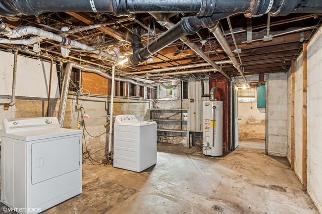 1005 Division St, House other with 6 bedrooms, 2 bathrooms and 2 parking in Lisle IL | Image 27