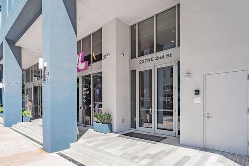 2613-227 Ne 2nd St, Miami, FL, 33132-2382 | Card Image