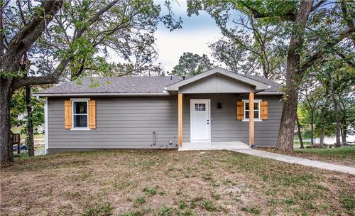 337 W Sugar Lake Dr, Mound City, KS, 66056-5496 | Card Image