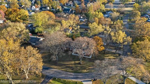 31815 Nottingwood St, Farmington Hills, MI, 48334-2867 | Card Image