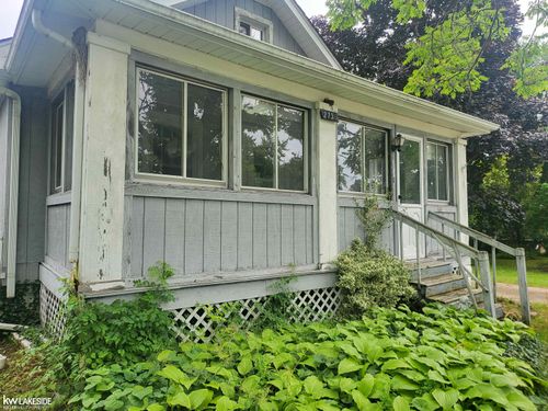 2736 17th Ave, Port Huron, MI, 48060-2727 | Card Image