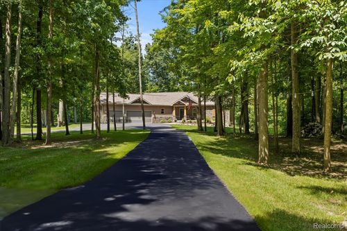 10748 King Rd, Davisburg, MI, 48350-1913 | Card Image