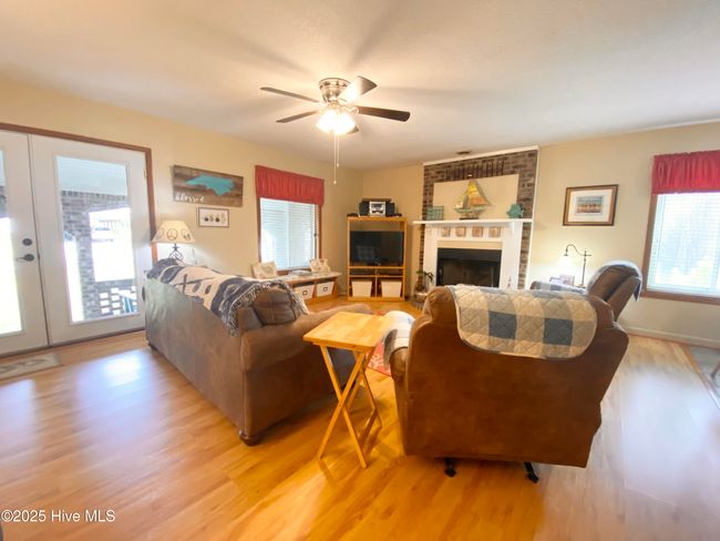 201 Ne 48 Th St, House other with 3 bedrooms, 2 bathrooms and 1 parking in Oak Island NC | Image 5