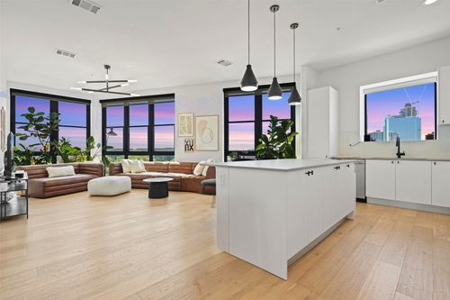 apt-537-800 Embassy Dr, Austin, TX, 78702-2782 | Card Image