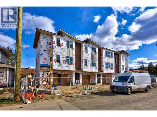 151 Park St, Kamloops, BC, V2B | Card Image